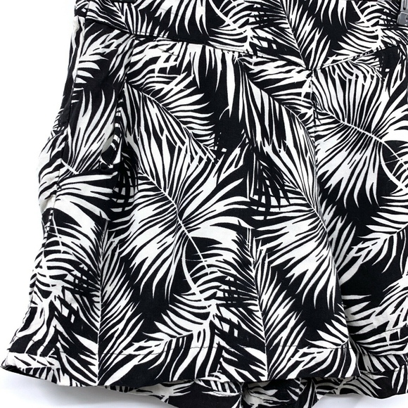 H&M Black White Floral Palm Leaf High Waist Shorts - Picture 2 of 6